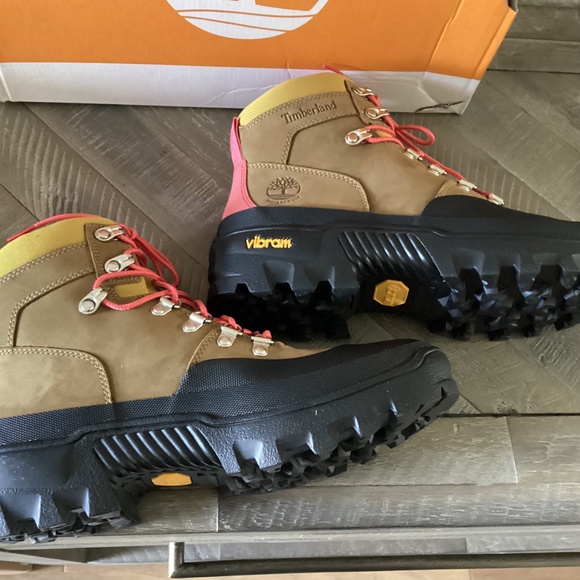Timberland Vibram® Euro Waterproof Hiking Shoe (Women), size 9 - Picture 4 of 12